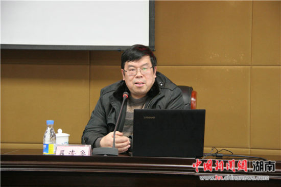 湖南大学聂资鲁教授作《深入推进依法治国伟大战略:学习贯彻习近平总书记关于全面依法治国重要论述》专题讲座。.jpg